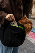 Bild in Galerie-Betrachter laden, MOOF Barcelona Le Loop Black (schwarz)– stilvolle Hundetragetasche für kleine Hunde
