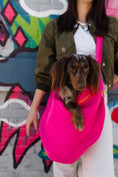 Bild in Galerie-Betrachter laden, MOOF. Barcelona Le Loop Pink Schleife – stilvolle Hundetragetasche für kleine Hunde