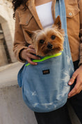 Bild in Galerie-Betrachter laden, MOOF Barcelona Le Loop Denim – Hundetragetasche für kleine Hunde