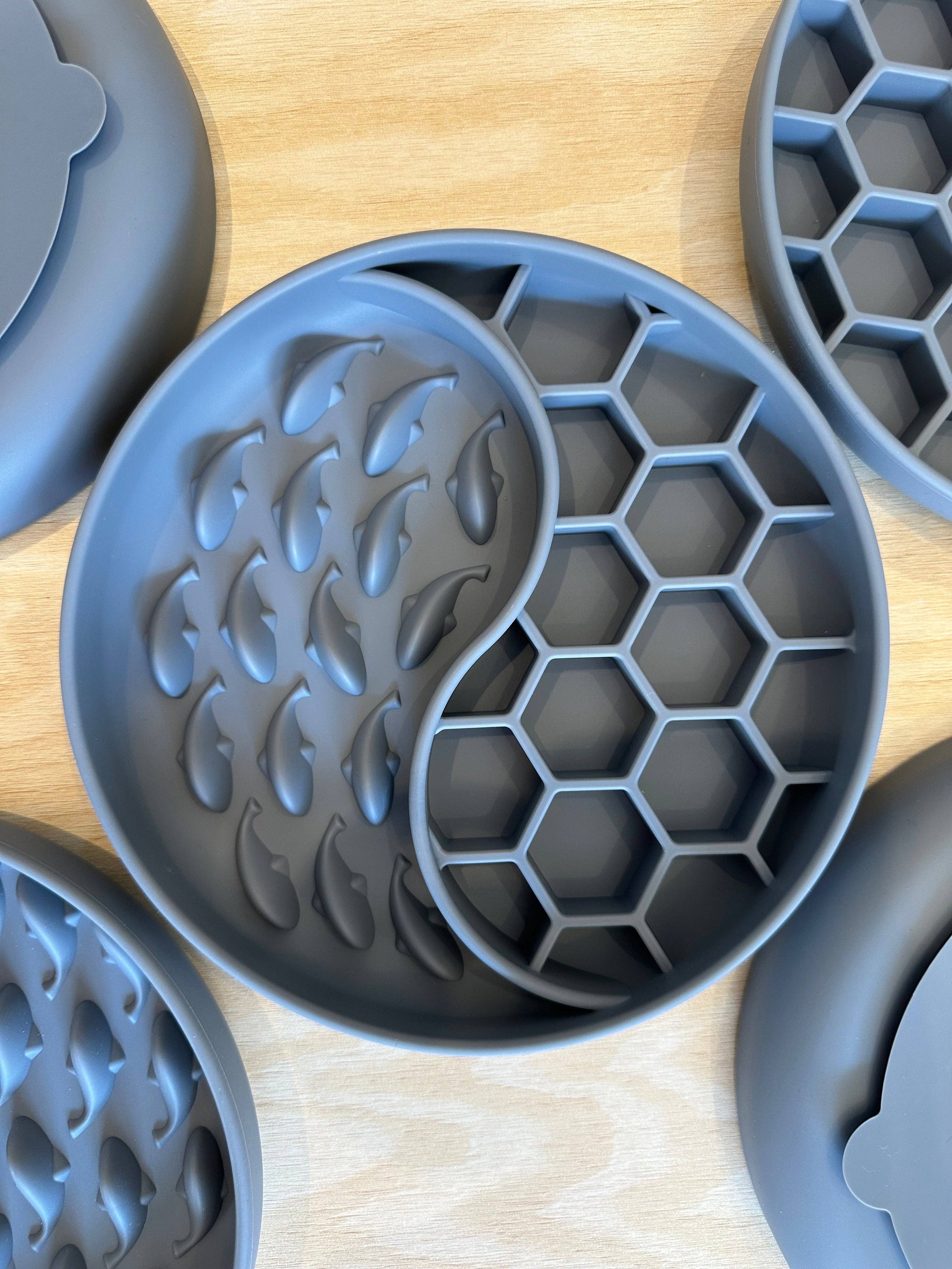 Flacher Antischling  Feeder fuer Hunde und Katzen in grau von Wildbite_ecopetique_4