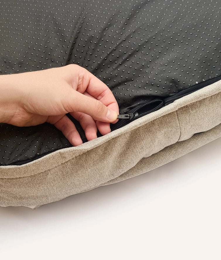 CAFIDE Hundebett „Maso“ mit Kapuze – Chenille & Cord, waschbar, nachhaltig