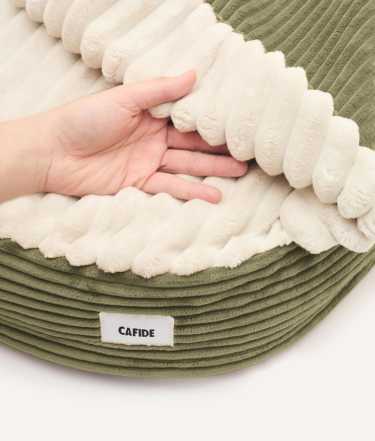 CAFIDE Hundebett „Maso“ mit Kapuze – Chenille & Cord, waschbar, nachhaltig