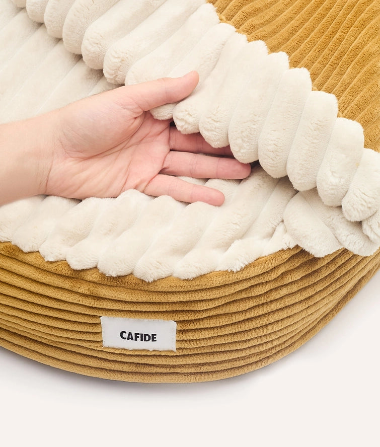 CAFIDE Hundebett „Maso“ mit Kapuze – Chenille & Cord, waschbar, nachhaltig