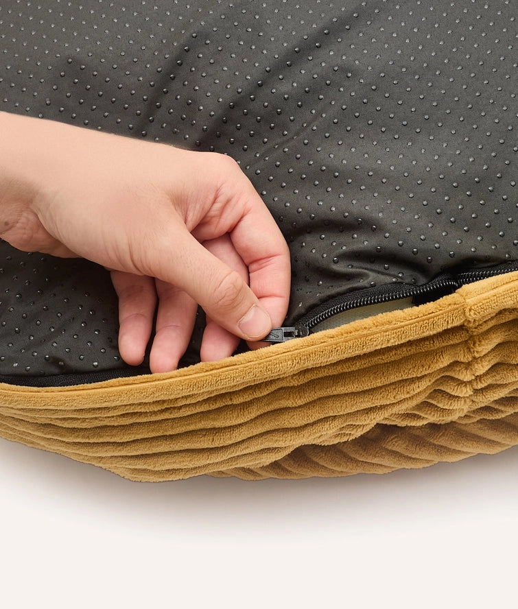 CAFIDE Hundebett „Maso“ mit Kapuze – Chenille & Cord, waschbar, nachhaltig