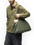 Bild in Galerie-Betrachter laden, Hundetragetasche fuer kleine Hunde in olive von United Pets
