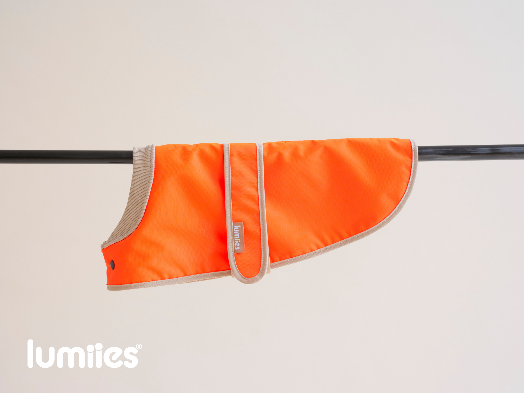 Lumiies Regenmantel in neonorange bei ecopetique