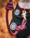 Bild in Galerie-Betrachter laden, Orbiloc Reflective Carabiner

