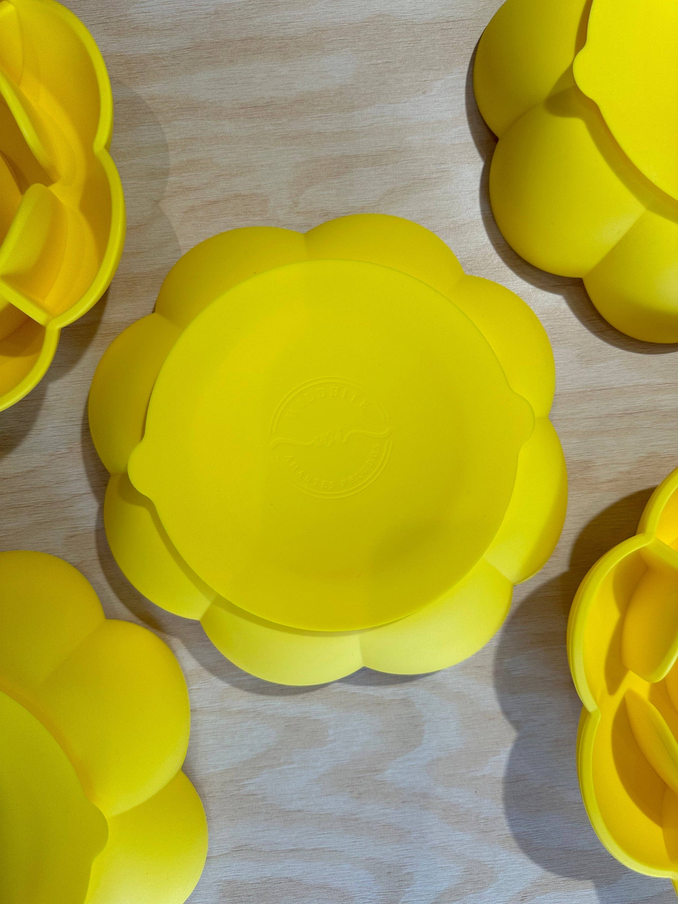 Antischling Bowl fuer Hunde und Katzen in gelb aus lebensmittelechtem Silikon